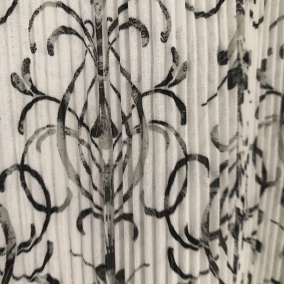 Light flowy long sleeve Michel Studio top - Picture 3 of 4